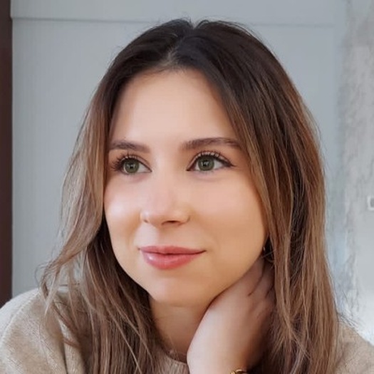 Alba Matarin Gomez's headshot, in color